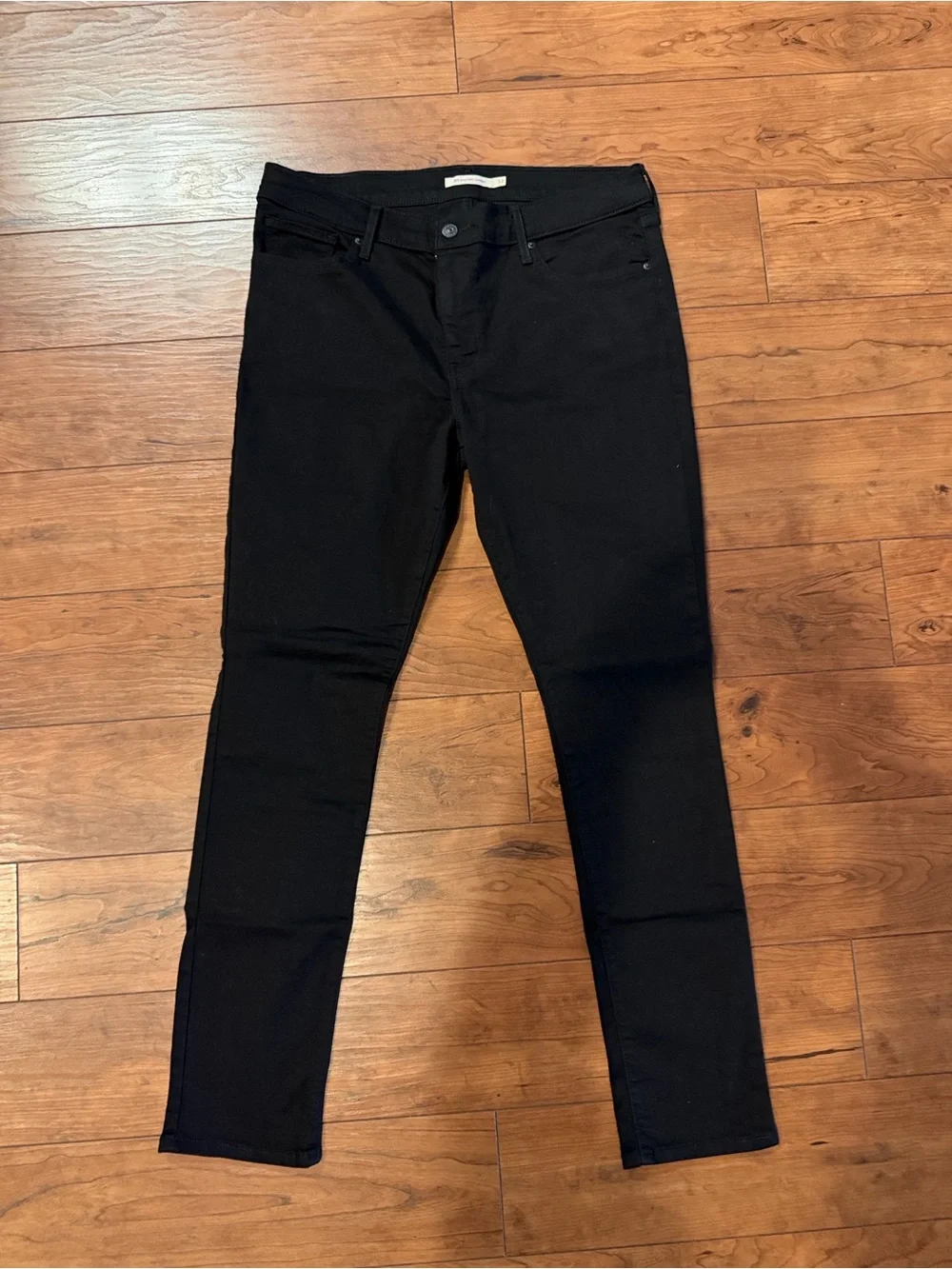 Levi Black Skinny Jeans - Slim Fit
